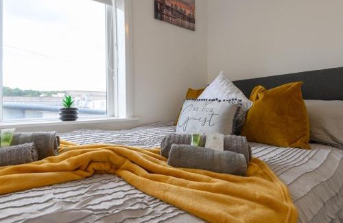 Brighouse House | Pass the Keys Brighouse Central - Ideal For Workers