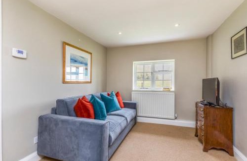 Stoughton House | Pass the Keys Charming Country Cottage With Spectacular Views