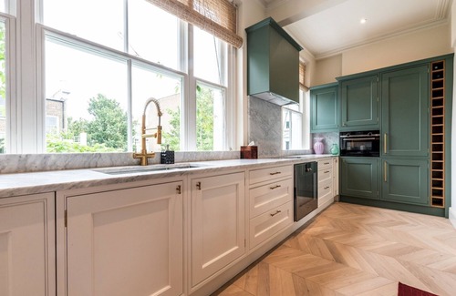 St. Helen's Apartment | Pass the Keys | Charming 3-Bedroom Flat in Iconic Notting Hill