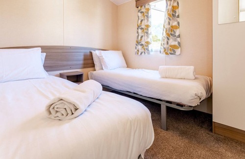 Wimborne House | Pass the Keys | Cheerful 2 bedroom caravan with parking