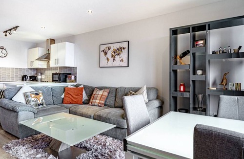 Belfast Apartment | Pass the Keys | City Centre | Cityscape & Sunset Views