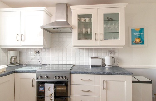 Cullercoats House | Pass the Keys | Cosy Seaside Home with Free Parking