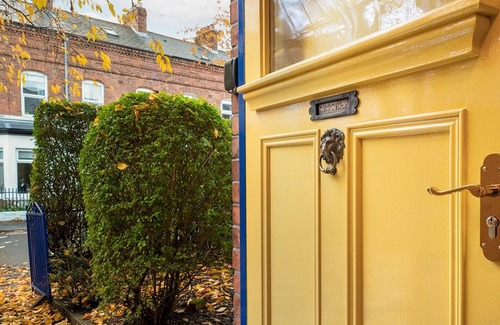 Ormeau House | Pass the Keys | Colourful, Quirky Artist-Owned 3 Bed Next to Cafes