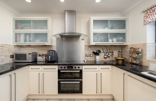 Shabbington House | Pass the Keys | Cosy & Rural Chilterns Hideaway