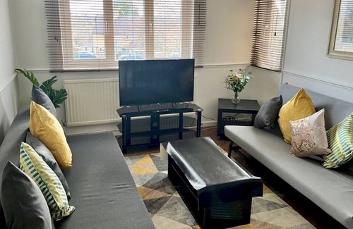 Harpenden Apartment | Pass the Keys | Cosy, Stylish 1 bed Flat in Harpenden with Parking