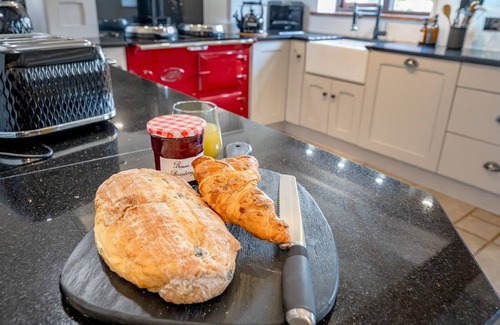 Ashford Bowdler House | Pass the Keys | Countryside home 5 minutes from Ludlow