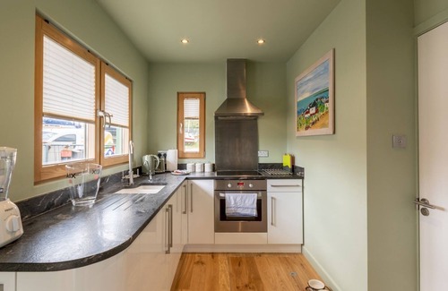 Leigh-on-Sea House | Pass the Keys | The Pontoon!