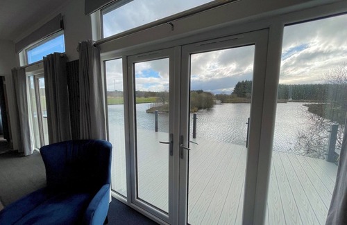 Lockerbie House | Pass the Keys | Gorgeous Lake Lodge with HTub Outstanding Views