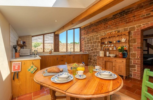 Eaton Mascott House | Pass the Keys | Hidden Gem in Stunning Location
