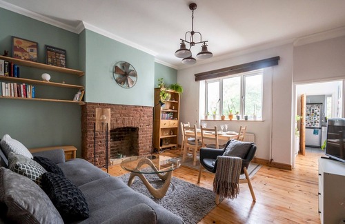 Lee Apartment | Pass the Keys | London Flat near Station 15 min to London Bridge
