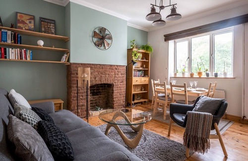 Lee Apartment | Pass the Keys | London Flat near Station 15 min to London Bridge
