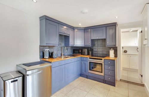 Tonbridge House | Pass the Keys | Lovely Countryside Coach Cottage