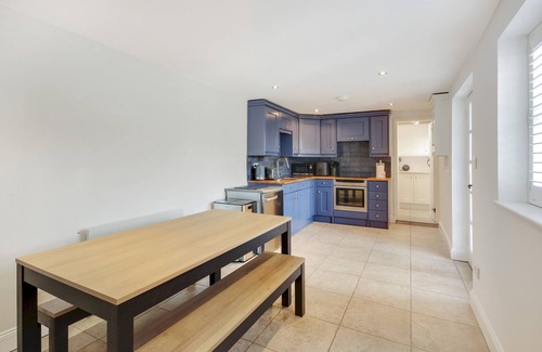 Tonbridge House | Pass the Keys | Lovely Countryside Coach Cottage