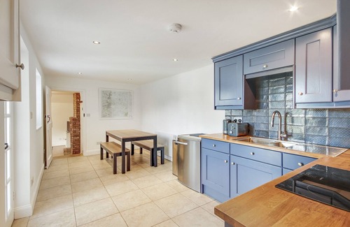 Tonbridge House | Pass the Keys | Lovely Countryside Coach Cottage