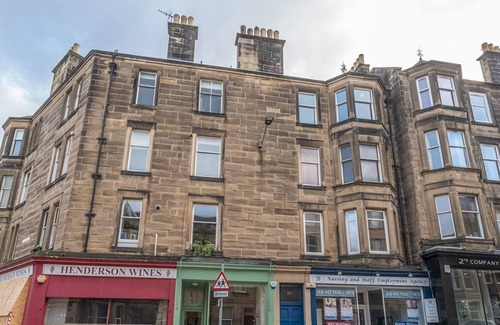 Morningside Apartment | Pass the Keys | Newly Decorated Spacious 2 Bedroom Flat in Chic Area
