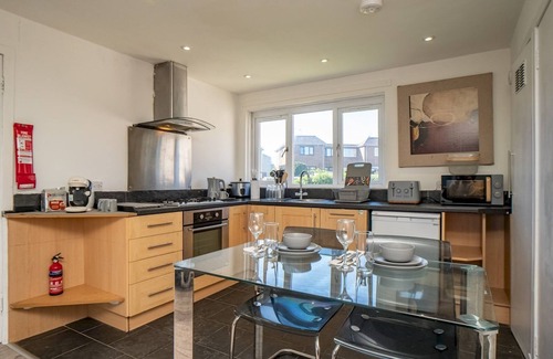 Duddingston Apartment | Pass the Keys | Newly Renovated 1 bedroom Flat - Edinburgh