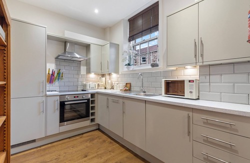 York House | Pass the Keys | No. 4 - Oak Tree Cottage