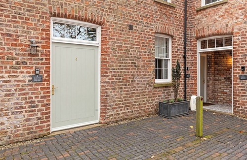 York House | Pass the Keys | No. 4 - Oak Tree Cottage