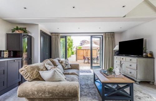 Funtington House | Pass the Keys Peaceful And Beautiful Barn In Downland Village