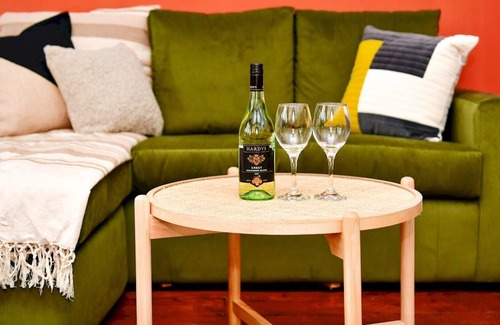 Splott Apartment | Pass the Keys | Quirky 2 Bed Apartment Sleeps 4