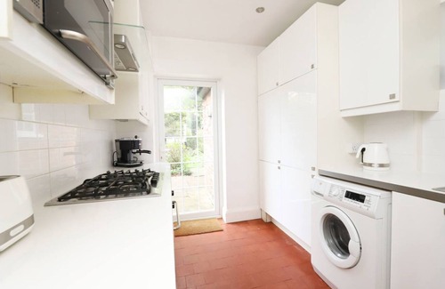 Oxford House | Pass the Keys | Real Oxford Family Home + Garden - Sleeps 6