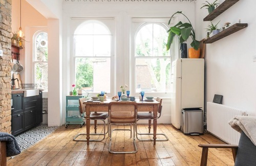 Charlton Apartment | Pass the Keys | Rustic and Quirky Flat in Charming Charlton Village