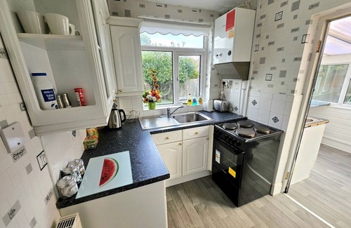 Bloxwich House | Pass the Keys | Stylish 3 Bedroom Home in the Heart of Birmingham