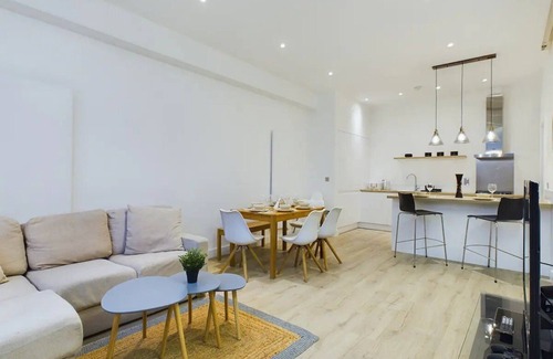 Weavers Apartment | Pass the Keys | Stylish 4-Bed,3-Bath in Shoreditch