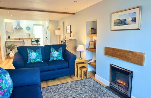 Mumbles House | Pass the Keys | Stylish Mumbles Getaway-Parking, Heart of Village