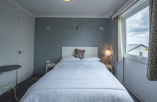 Pembroke House | Pass the Keys Vitamin Sea Sea views Free Wifi and Parking