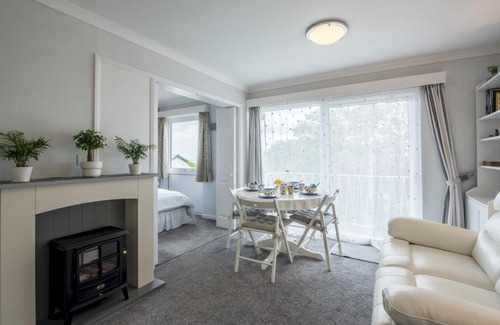 Pembroke House | Pass the Keys Vitamin Sea Sea views Free Wifi and Parking