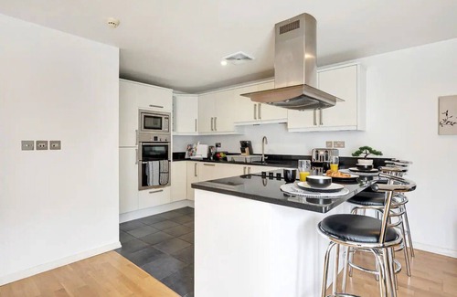Trafford Apartment | Pass the Keys | Wonderful 2 Bed in Altrincham