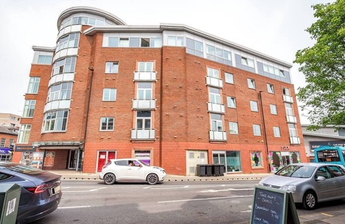 Trafford Apartment | Pass the Keys | Wonderful 2 Bed in Altrincham