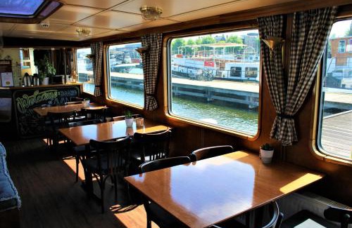 Nieuwmarkt en Lastage Boat Rental | Passengership Avanti