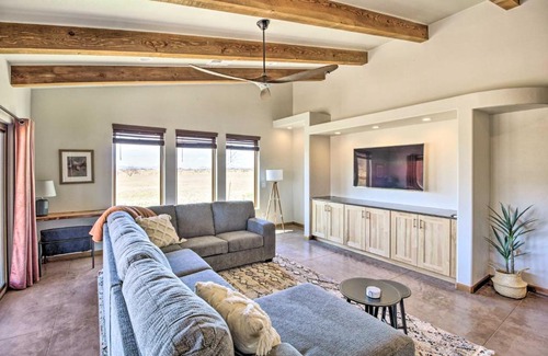 Elgin House | Pastoral Elgin Escape with Covered Patio and Grill!