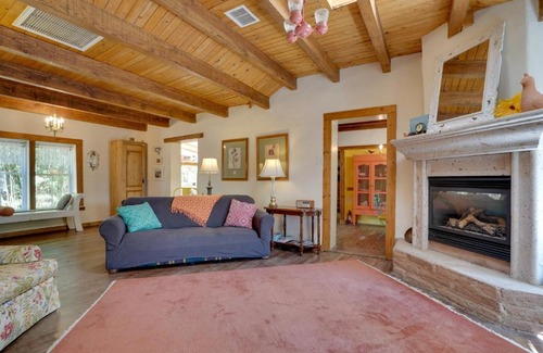 Patagonia House | Patagonia Cottage with Patio and Yard Walk to Town!