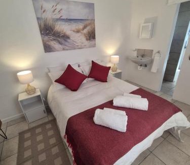 Hermanus City-Centre Apartment | Paterson Place Studios