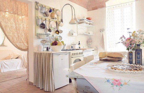 Spello Apartment | PATIO HOUSE balcony shabby chic home in Spello