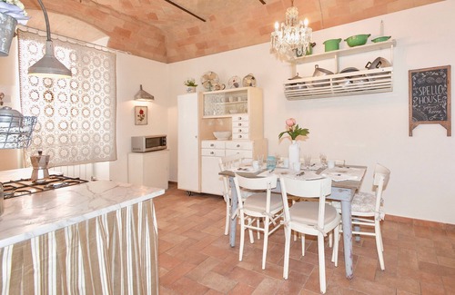 Spello Apartment | PATIO HOUSE balcony shabby chic home in Spello