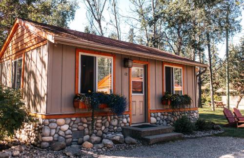 Jasper Resort | Patricia Lake Bungalows