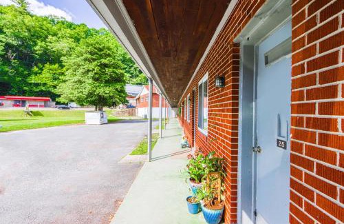Blue Jay Hotel | Patriot Inn Motel Beaver WV, By OYO