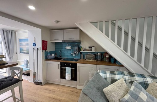 Brynsiencyn Cottage | Pauls Place – Cosy Cottage with Hot Tub