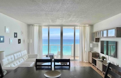 Mid Beach Apartment | Pavilion - Best ocean sunrise-Miami Beach