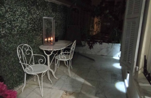 Liberation Apartment | Pavillon Avec Terrasse