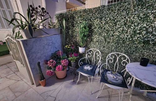 Liberation Apartment | Pavillon Avec Terrasse