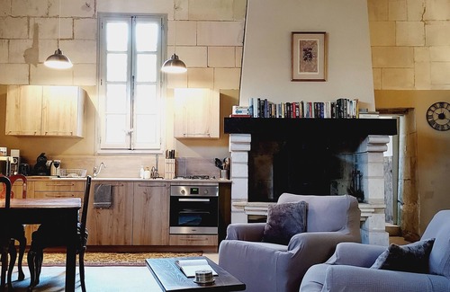 Bourdeilles House | Pavillon, Château des Sénéchaux, an amazing refuge on the banks of the river.