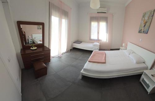 Tolo Apartment | Pavlina's Holiday Home three minutes from beach