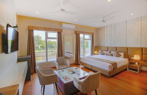 Zirakpur Hotel | Pax Hotel AK Continental