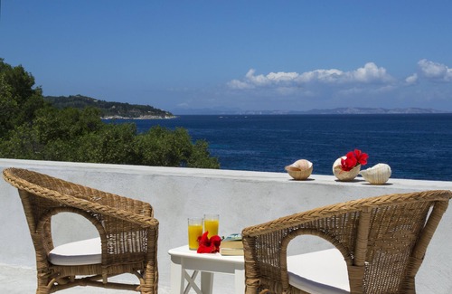 Gaios House | Paxos Sunrise SUPERIOR HOUSE SEA FRONT