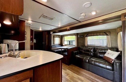 Mountain View RV Rental | Payne Lake Wilderness Huts-Camper E3